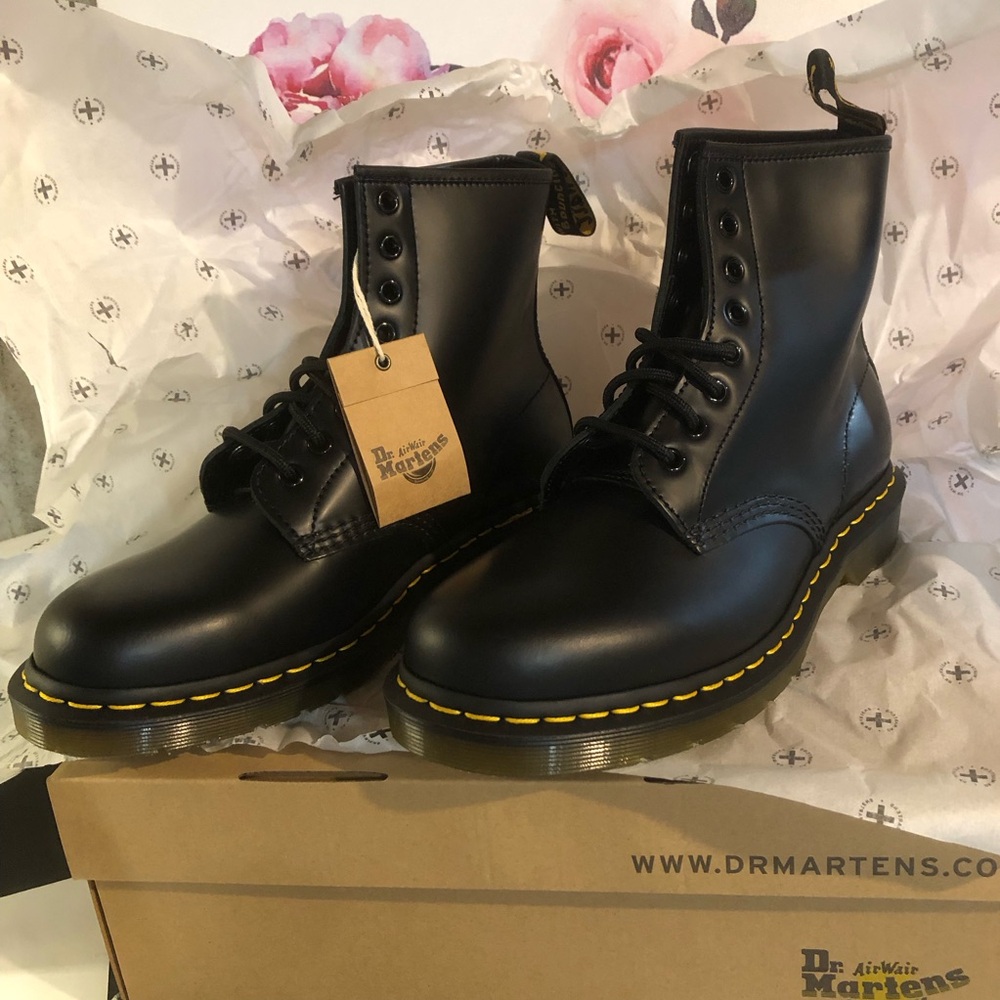 Dr. Martens 1460 Women’s Smooth Black Leather Lace Up Boots Brand New in Box 9